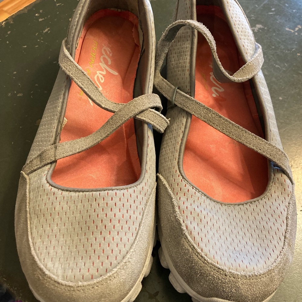 Skechers 8.5 Mary Jane memory foam
